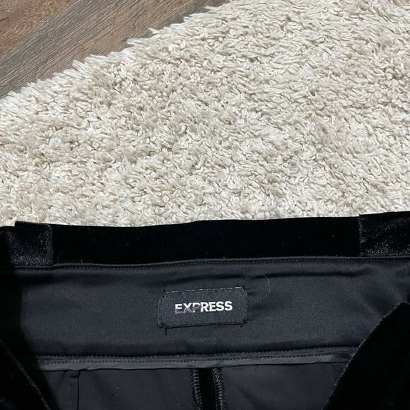 Express Size 8 Black Velvet High Rise Zip Pleated Paperbag Midi Shorts NWT - Picture 4 of 6